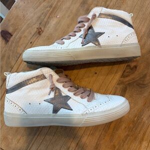 Blush & cream high-top sneakers with metallic star detail 
Size 9